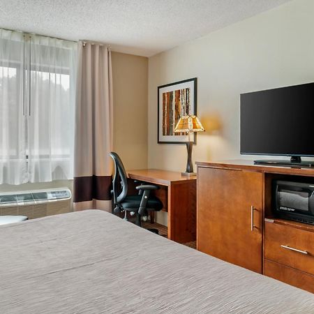 Quality Inn Saint-Ignace Extérieur photo