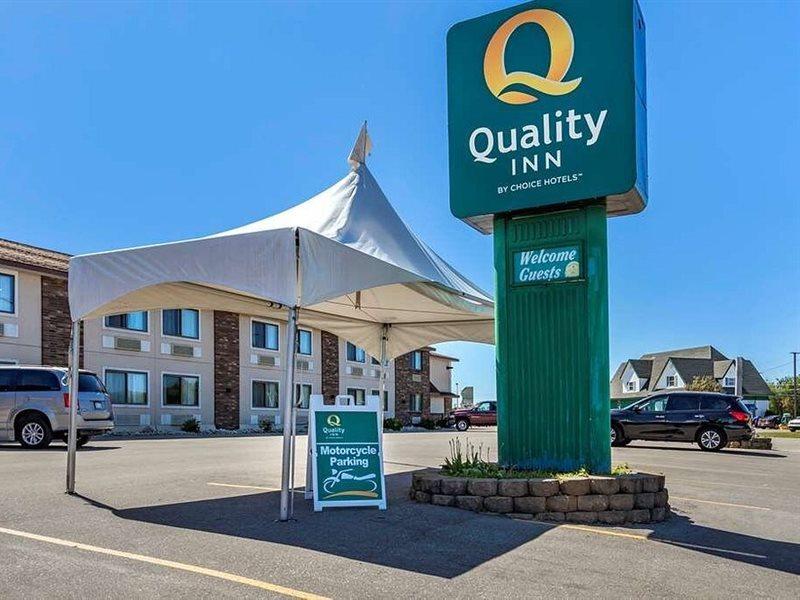 Quality Inn Saint-Ignace Extérieur photo