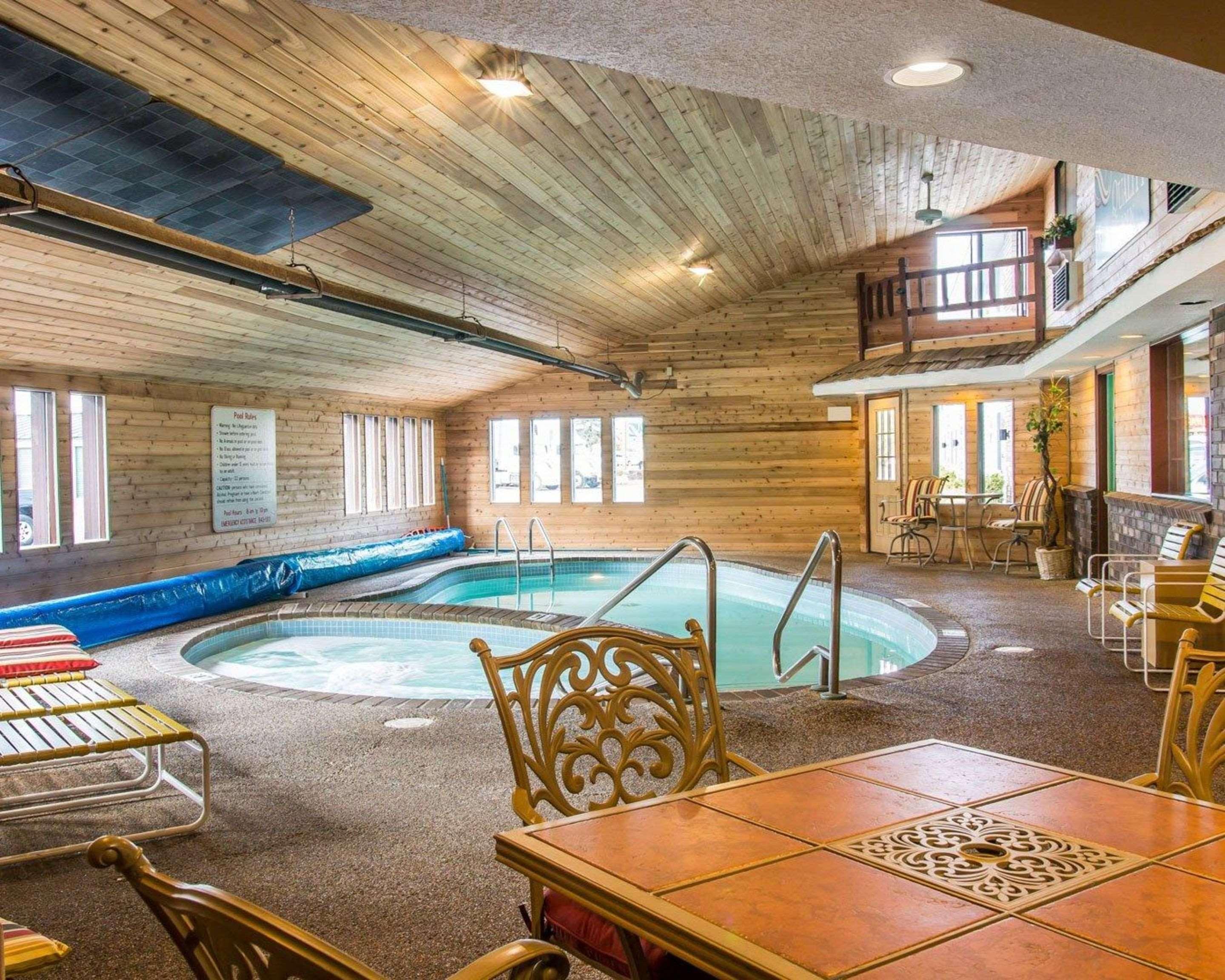 Quality Inn Saint-Ignace Extérieur photo