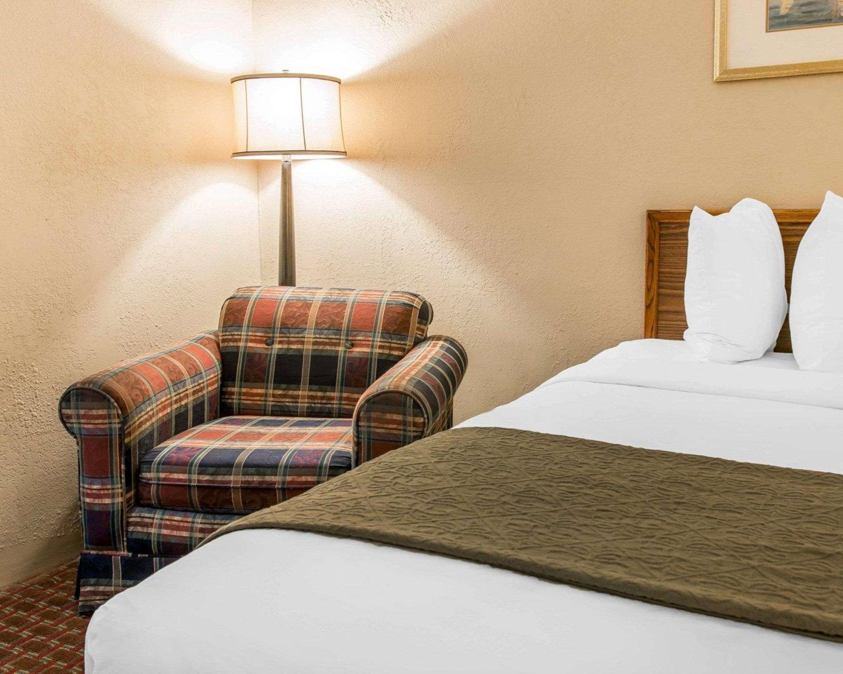 Quality Inn Saint-Ignace Extérieur photo