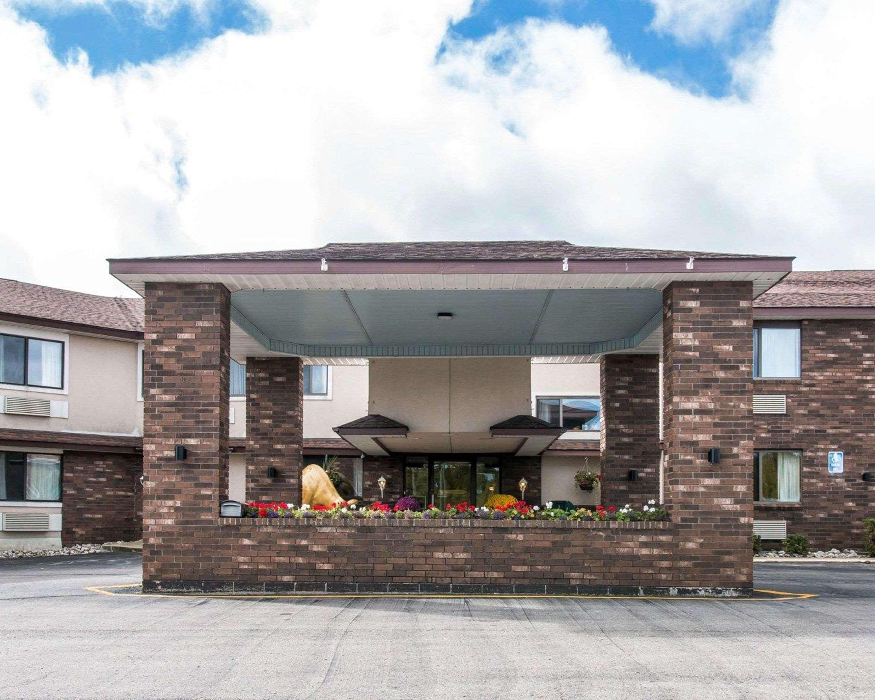 Quality Inn Saint-Ignace Extérieur photo