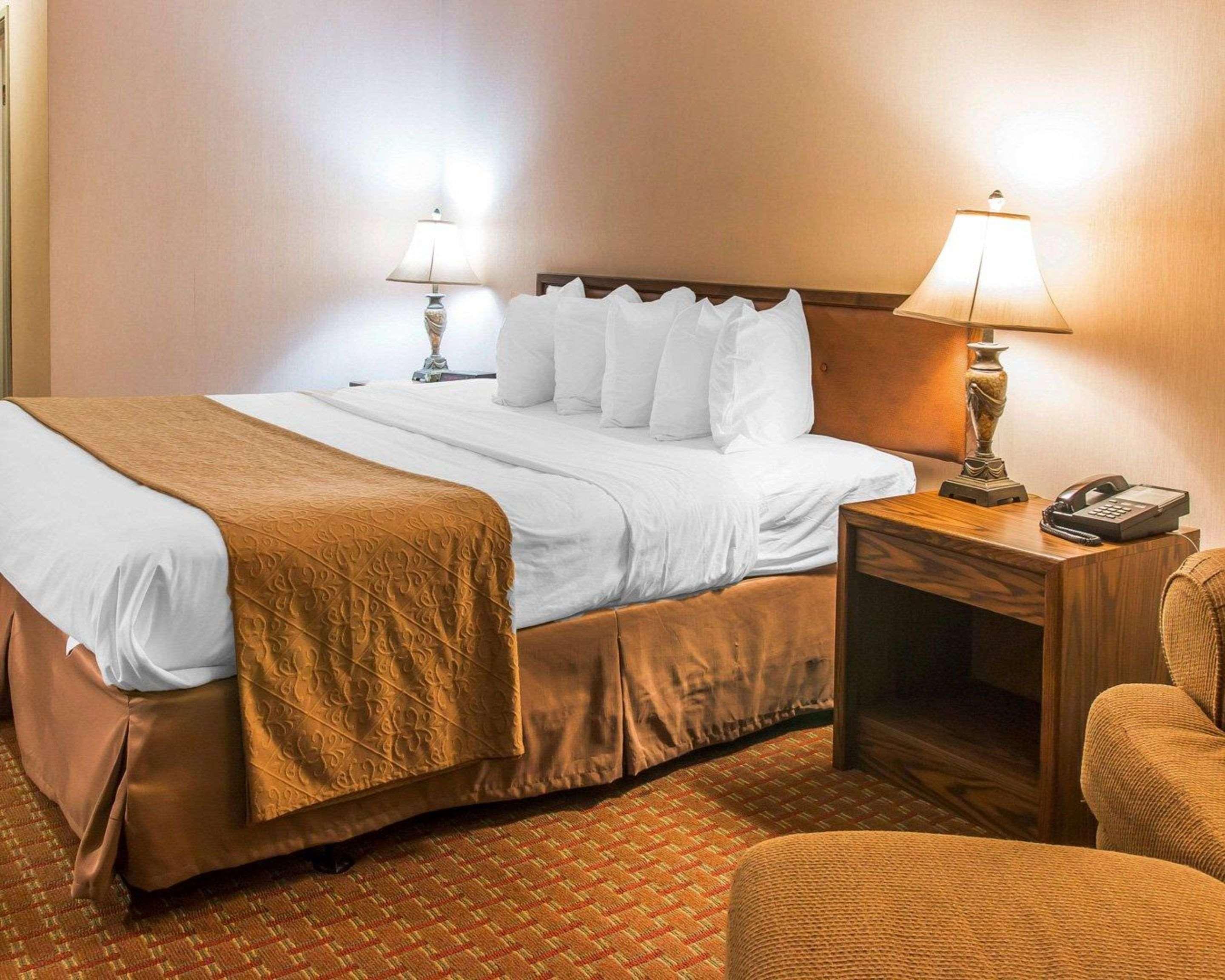 Quality Inn Saint-Ignace Extérieur photo