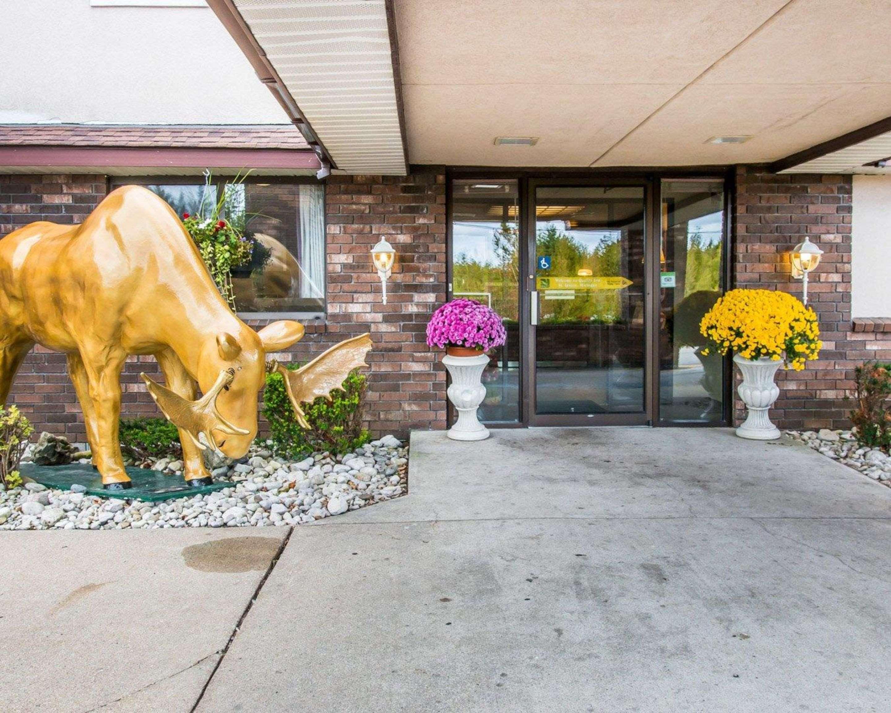 Quality Inn Saint-Ignace Extérieur photo