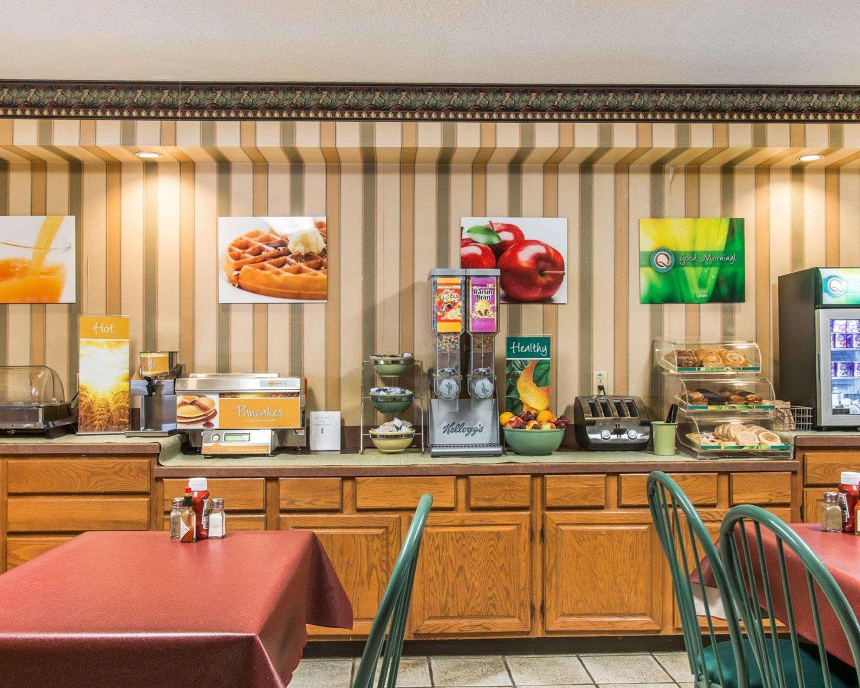 Quality Inn Saint-Ignace Extérieur photo