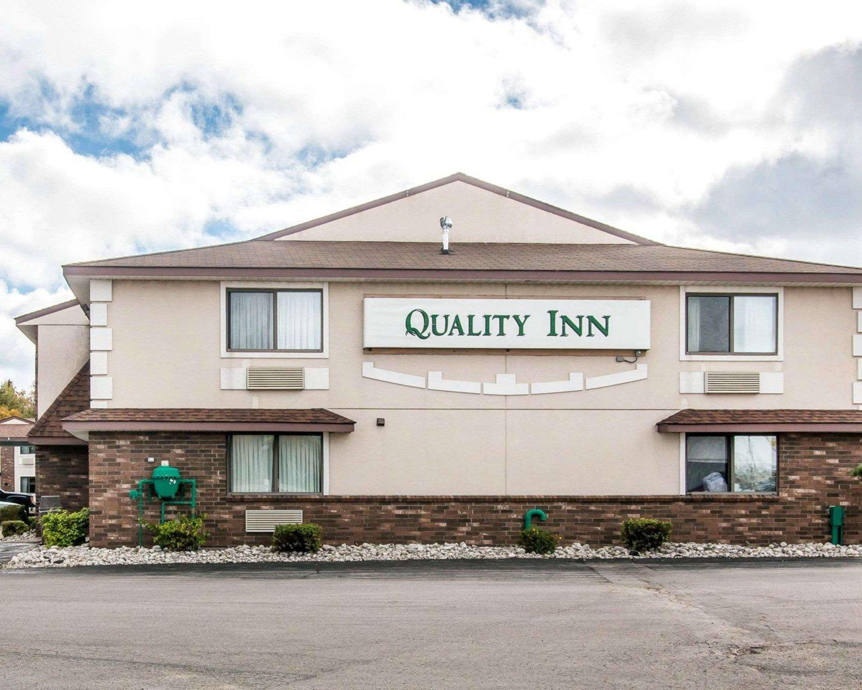 Quality Inn Saint-Ignace Extérieur photo