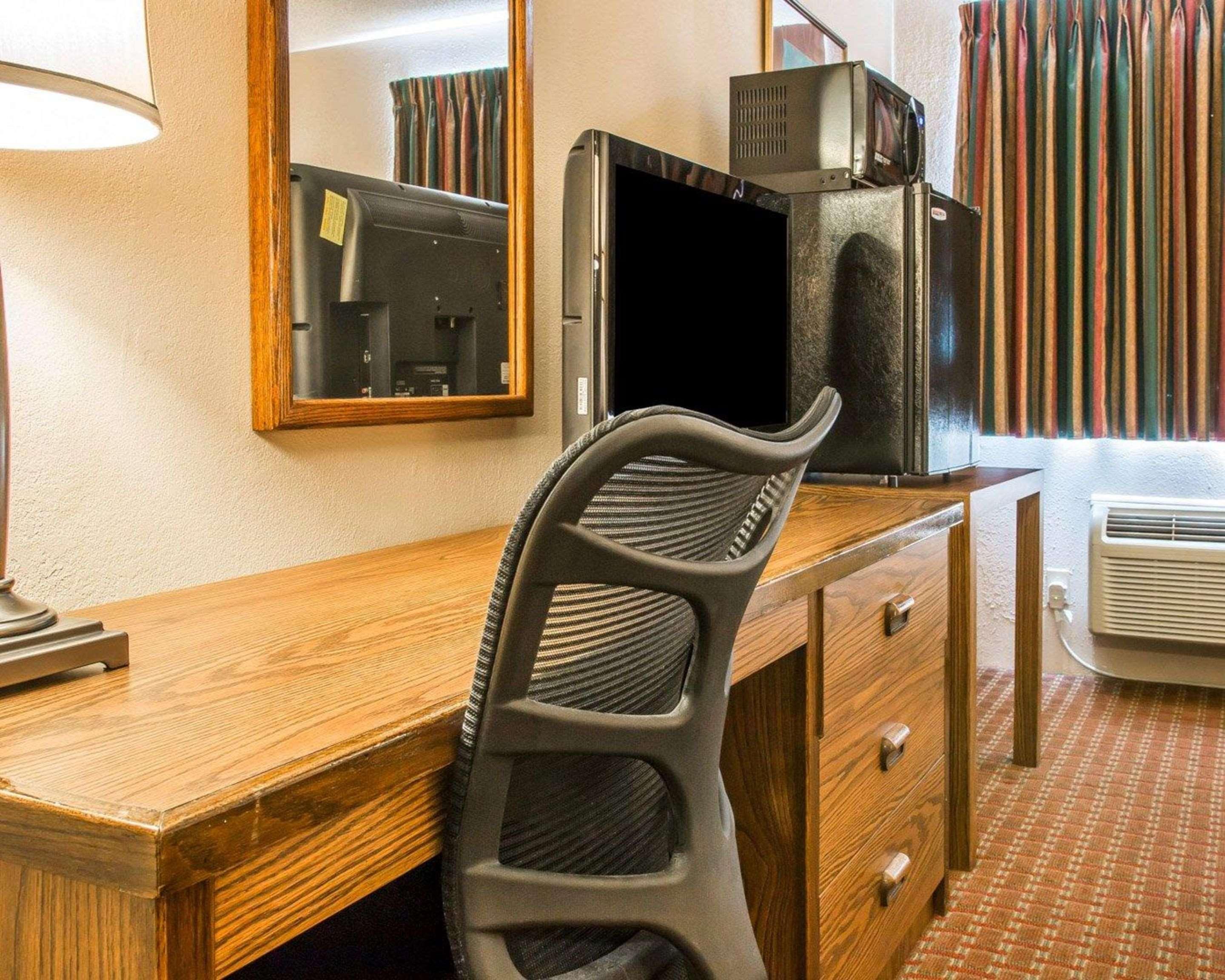 Quality Inn Saint-Ignace Extérieur photo