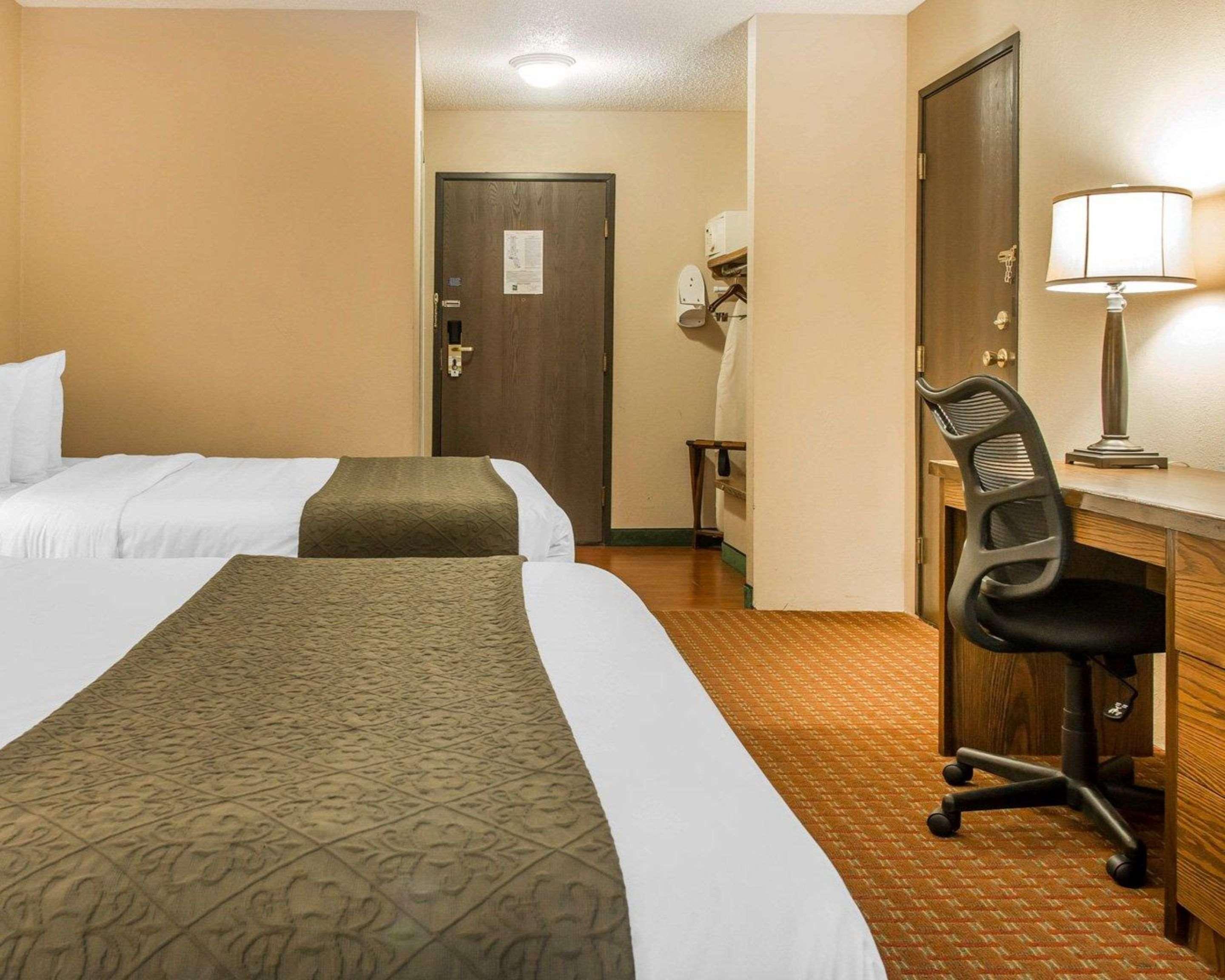 Quality Inn Saint-Ignace Extérieur photo