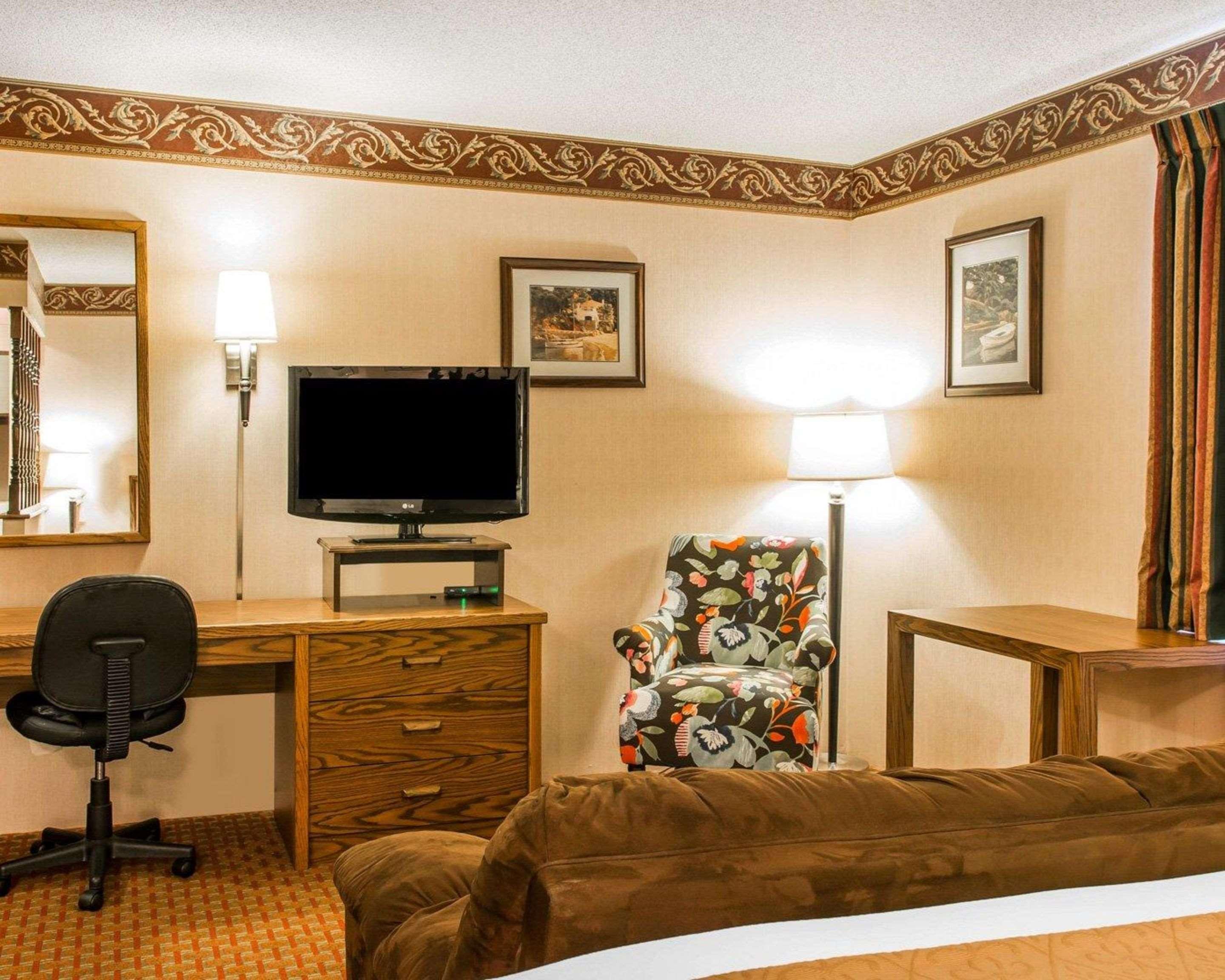 Quality Inn Saint-Ignace Extérieur photo