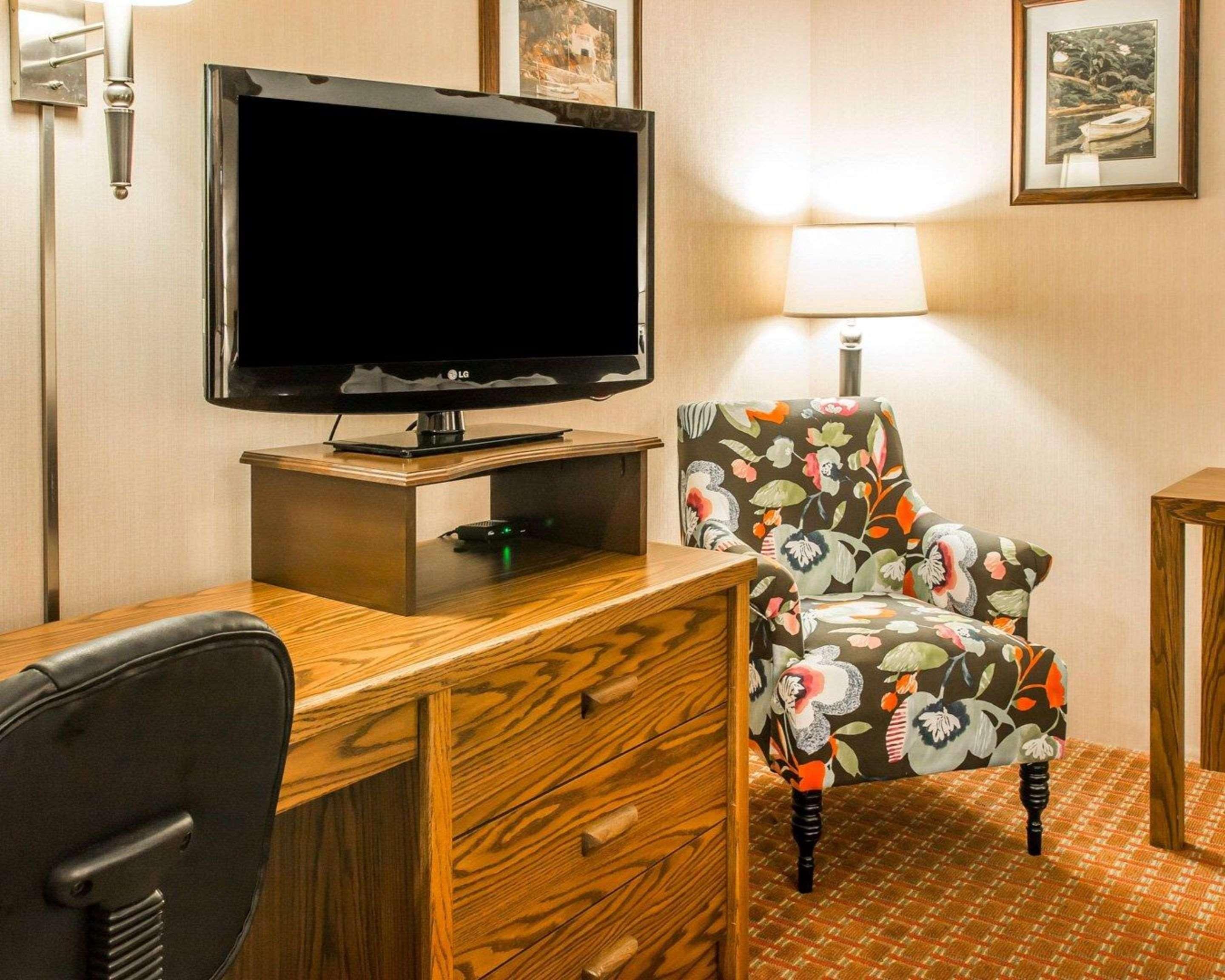 Quality Inn Saint-Ignace Extérieur photo
