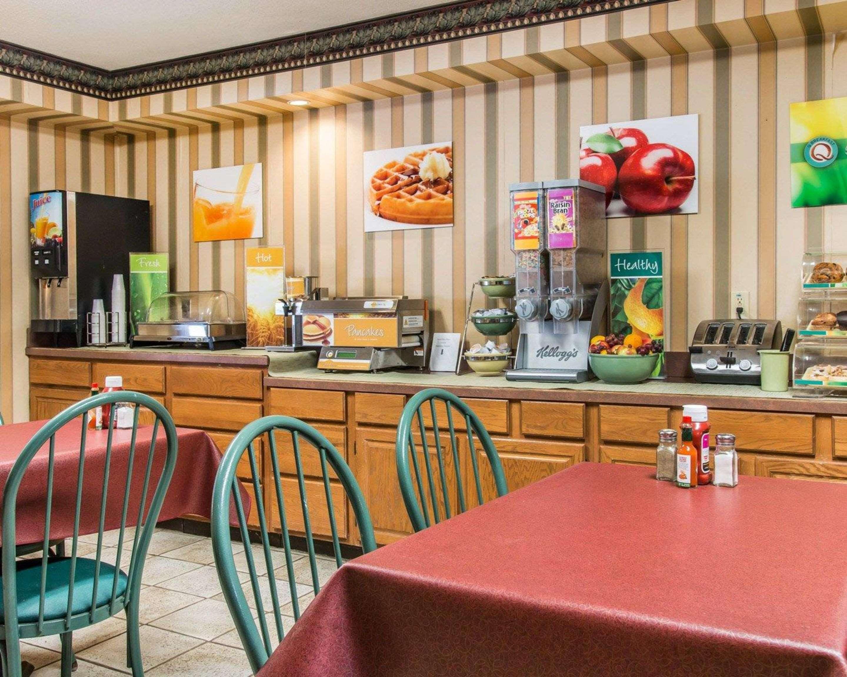 Quality Inn Saint-Ignace Extérieur photo