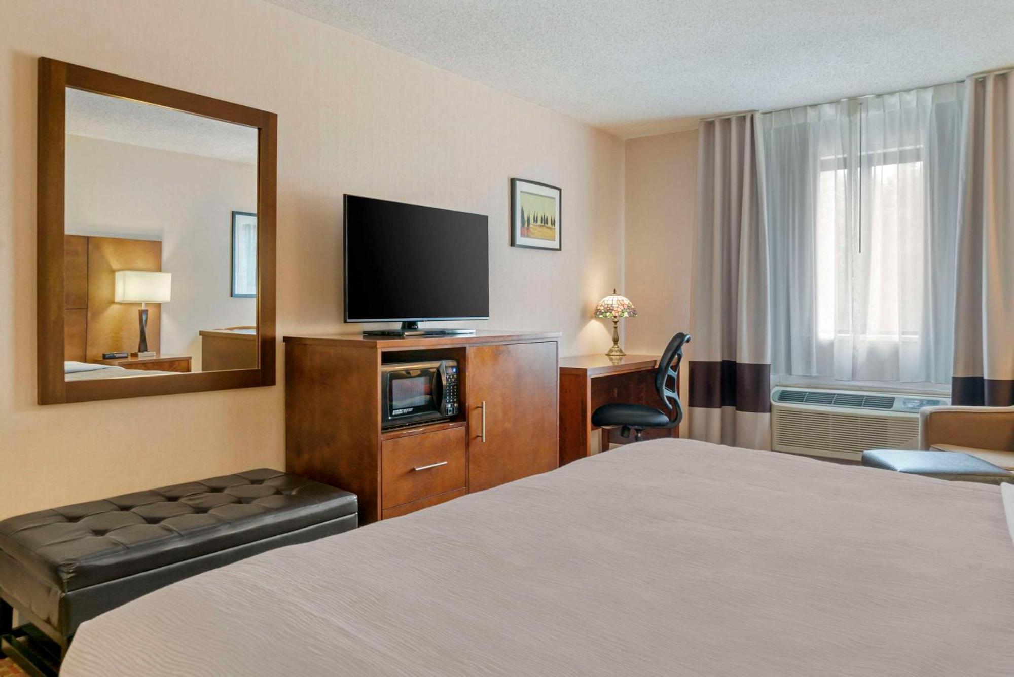 Quality Inn Saint-Ignace Extérieur photo
