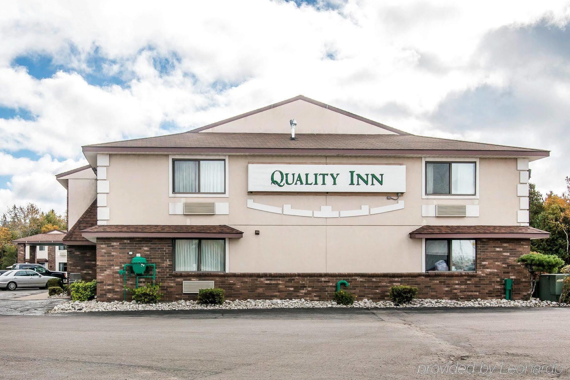 Quality Inn Saint-Ignace Extérieur photo